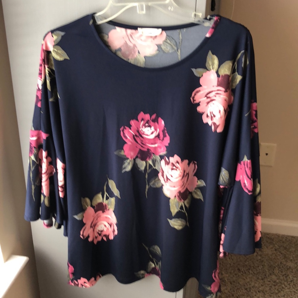 les amis floral top through Vici Collections